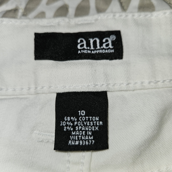 White shorts with cuff **see pics for measurements** - Picture 3 of 5